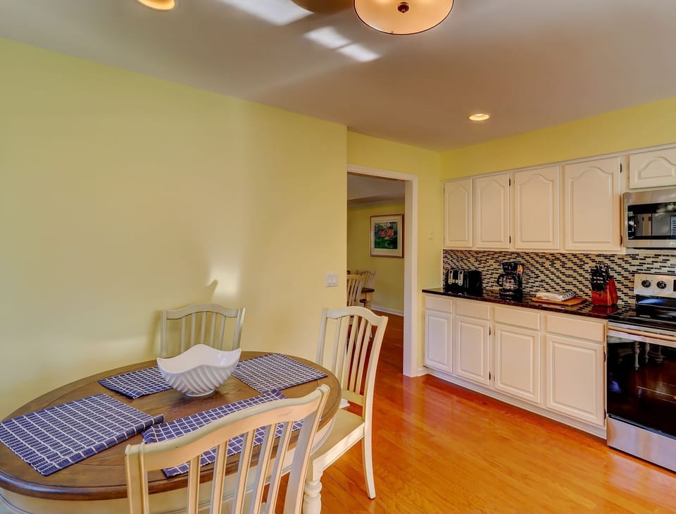 Villa, Multiple Beds, Kitchen, Pool View (1100 Harbour South Club Villa) | Private kitchen | Coffee/tea maker, dining table