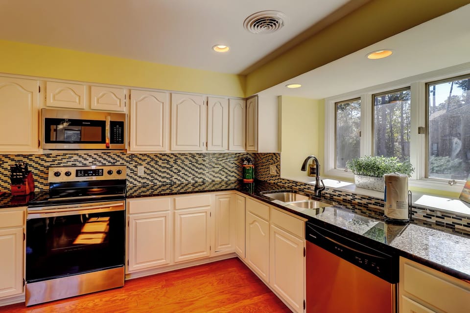 Villa, Multiple Beds, Kitchen, Pool View (1100 Harbour South Club Villa) | Private kitchen | Coffee/tea maker, dining table