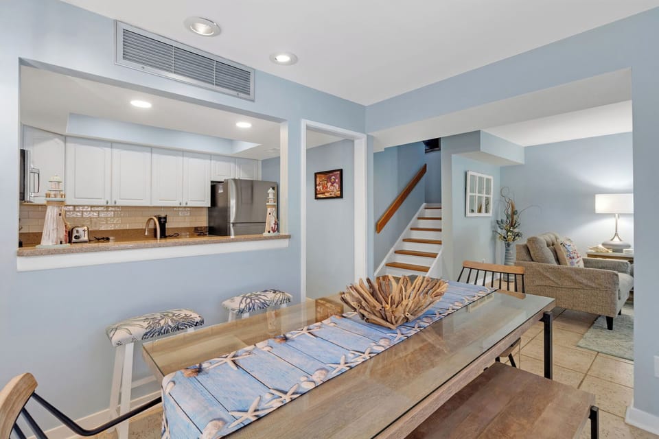 Villa, Multiple Beds, Kitchen, Garden View (963 Cutter Court) | Interior