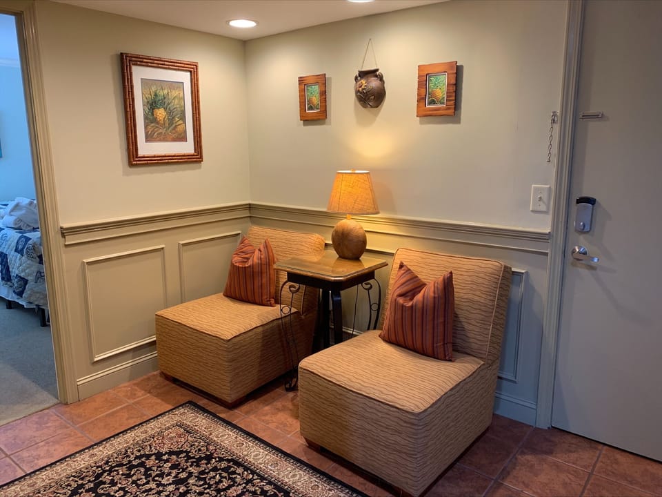 Villa, Multiple Beds, Kitchen, Garden View (928 Cutter Court) | Interior