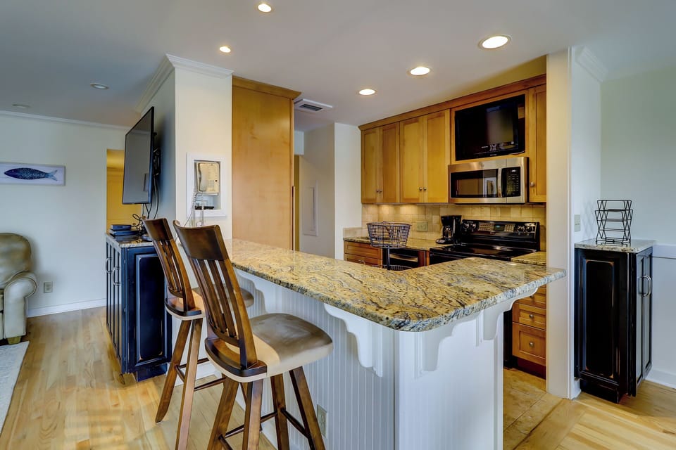 Villa, Multiple Beds, Kitchen (949 Cutter Court) | Private kitchen | Coffee/tea maker, dining tables