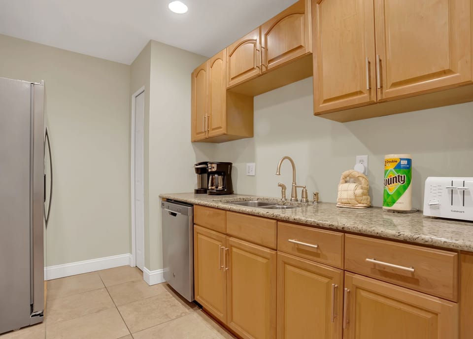 Villa, Multiple Beds, Kitchen, Garden View (1038 Caravel Court) | Interior