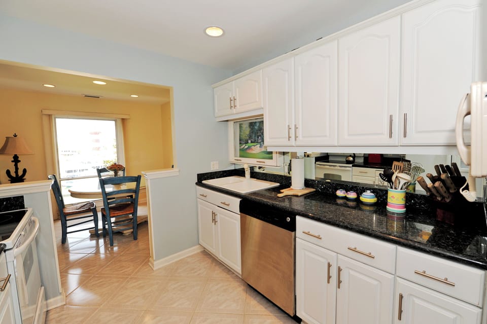 Coffee/tea maker, dining tables