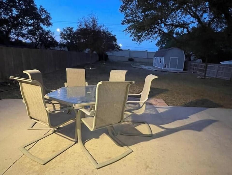 Outdoor dining