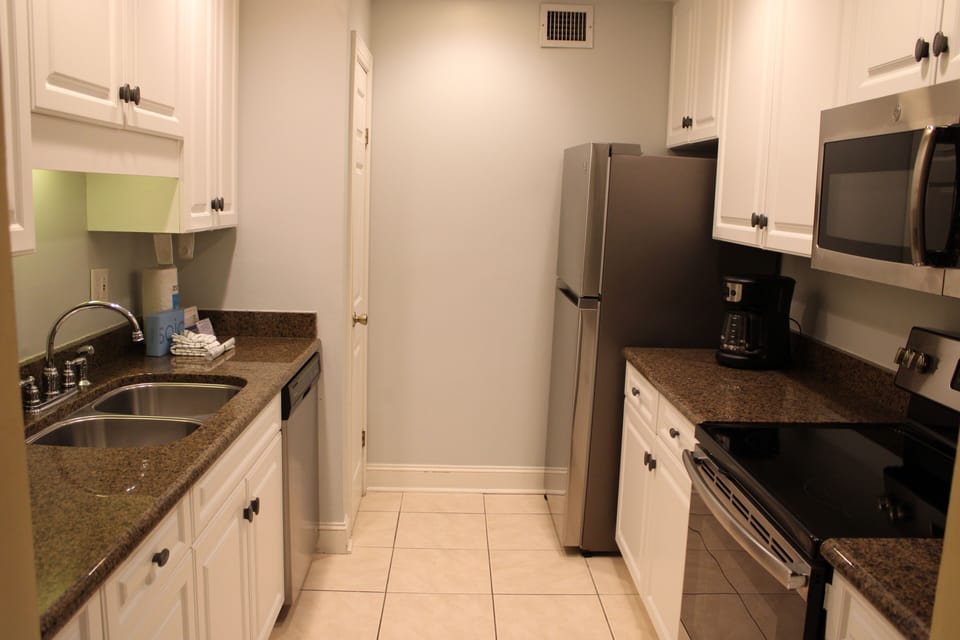 Coffee/tea maker, dining tables