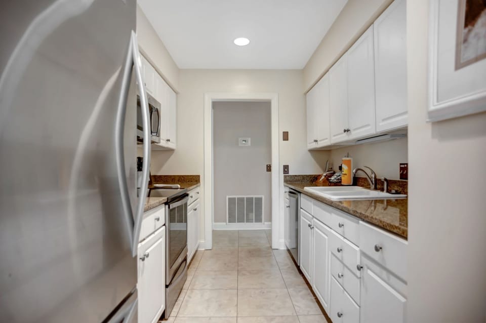 Villa, Multiple Beds, Kitchen, Garden View (1270 Harbour Town Club) | Private kitchen | Coffee/tea maker, dining table
