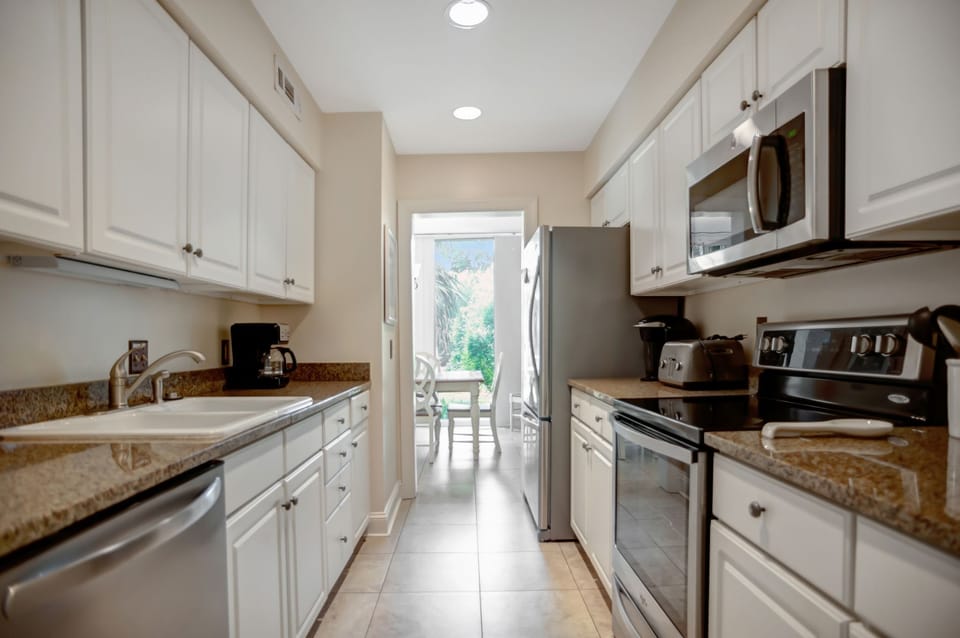 Villa, Multiple Beds, Kitchen, Garden View (1270 Harbour Town Club) | Private kitchen | Coffee/tea maker, dining table