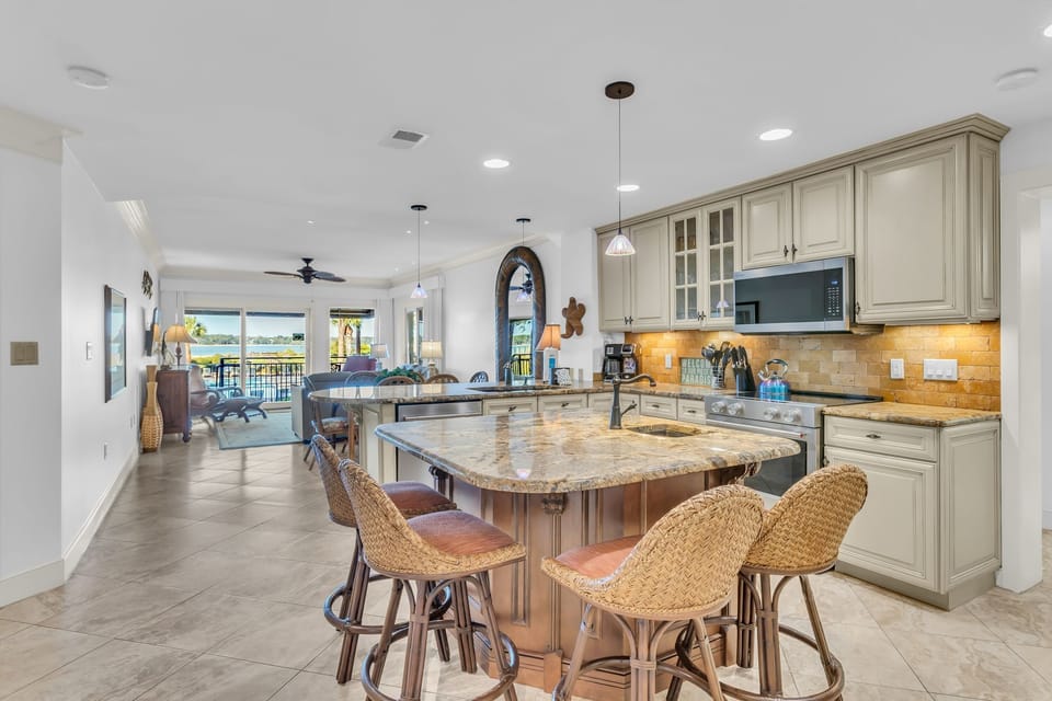 Villa, Multiple Beds, Kitchen, Ocean View (1850 Beachside Tennis) | Private kitchen | Coffee/tea maker, dining tables