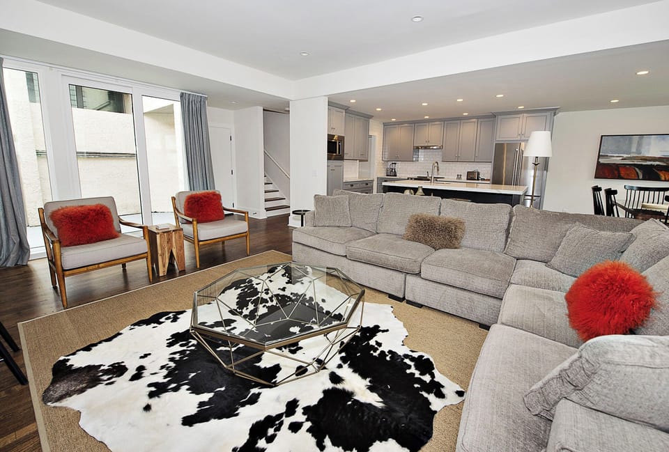 Villa, Multiple Beds, Kitchen, Pool View (1255 Harbour Town Club) | Living area | 42-inch flat-screen TV with digital channels