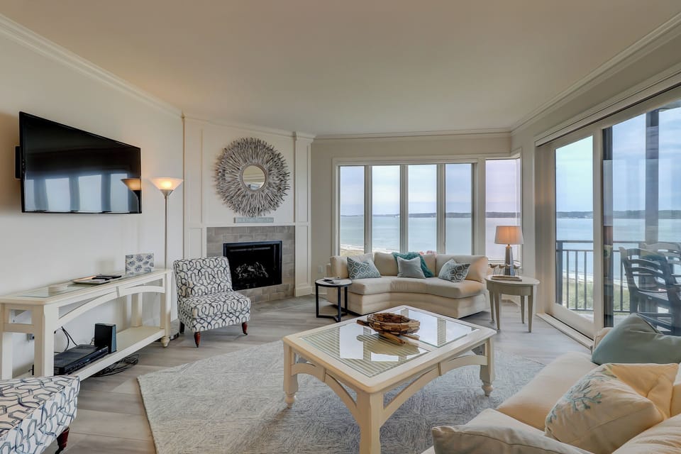 Villa, Multiple Beds, Kitchen (1919 South Beach Club) | Living area | 42-inch flat-screen TV with digital channels