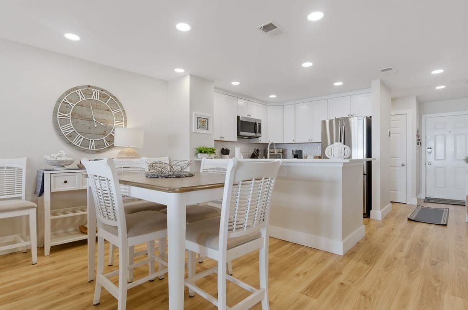Villa, Multiple Beds, Kitchen (1835 Beachside Tennis) | Dining