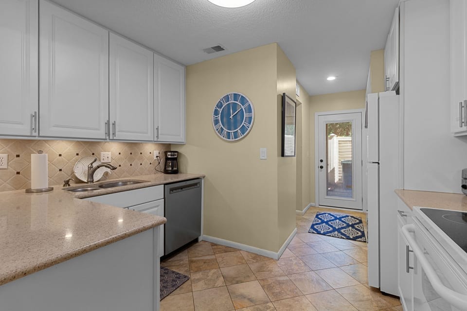 Villa, Multiple Beds, Kitchen (2201 Heritage Villas) | Private kitchen | Coffee/tea maker, dining tables