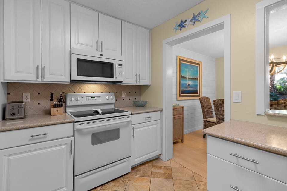 Villa, Multiple Beds, Kitchen (2201 Heritage Villas) | Private kitchen | Coffee/tea maker, dining tables