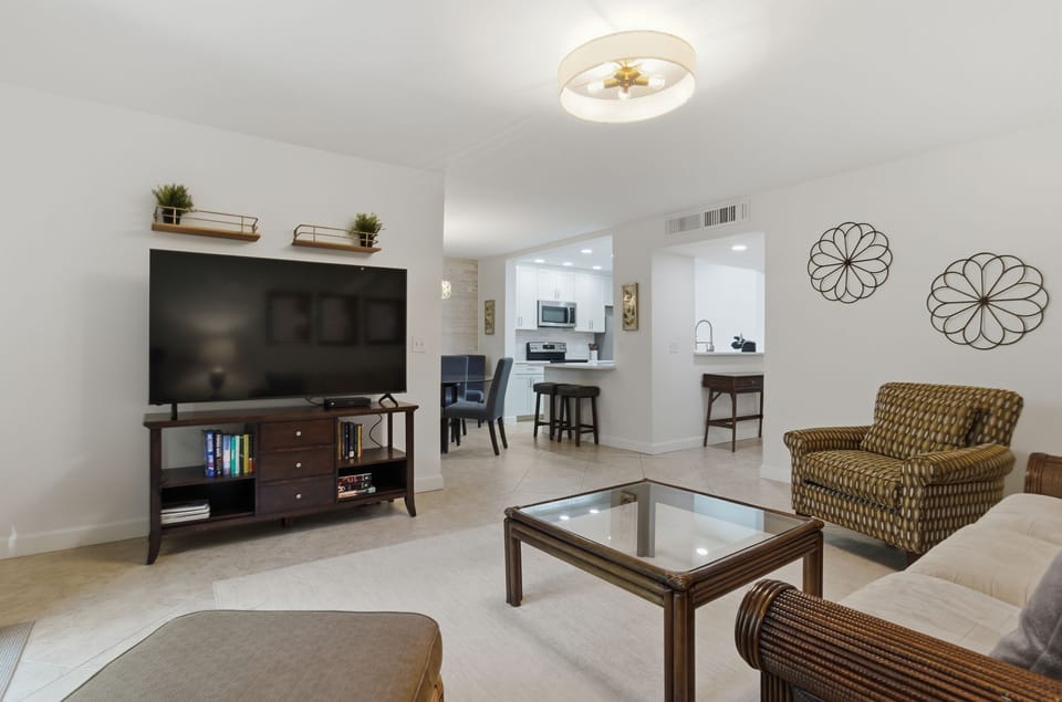 Villa, Multiple Beds, Kitchen, Garden View (2303 Heritage Villas) | Living area | 42-inch flat-screen TV with digital channels