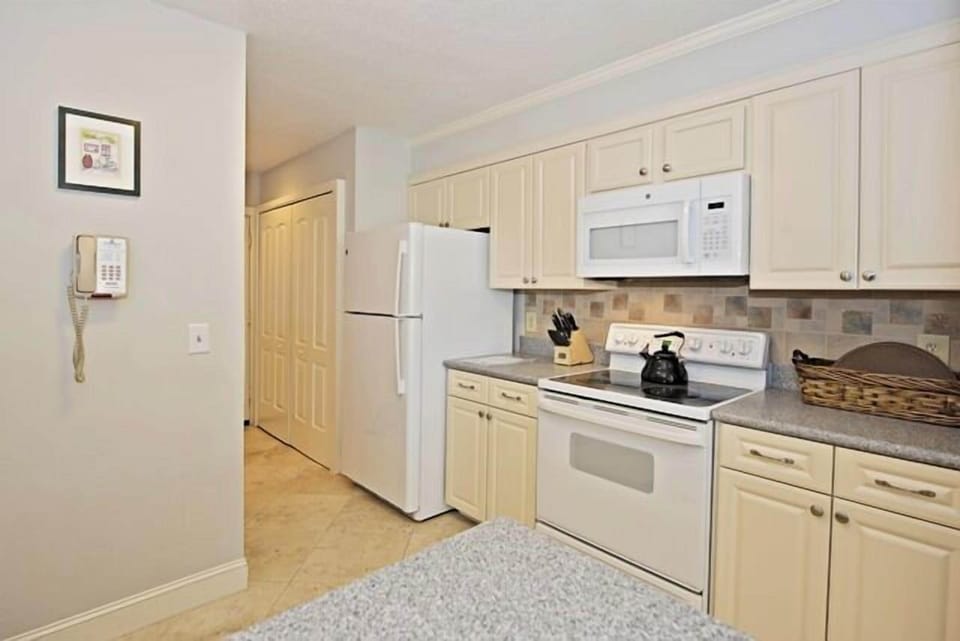 Villa, Multiple Beds, Kitchen, Garden View (2310 Heritage Villas) | Private kitchen | Coffee/tea maker, dining tables