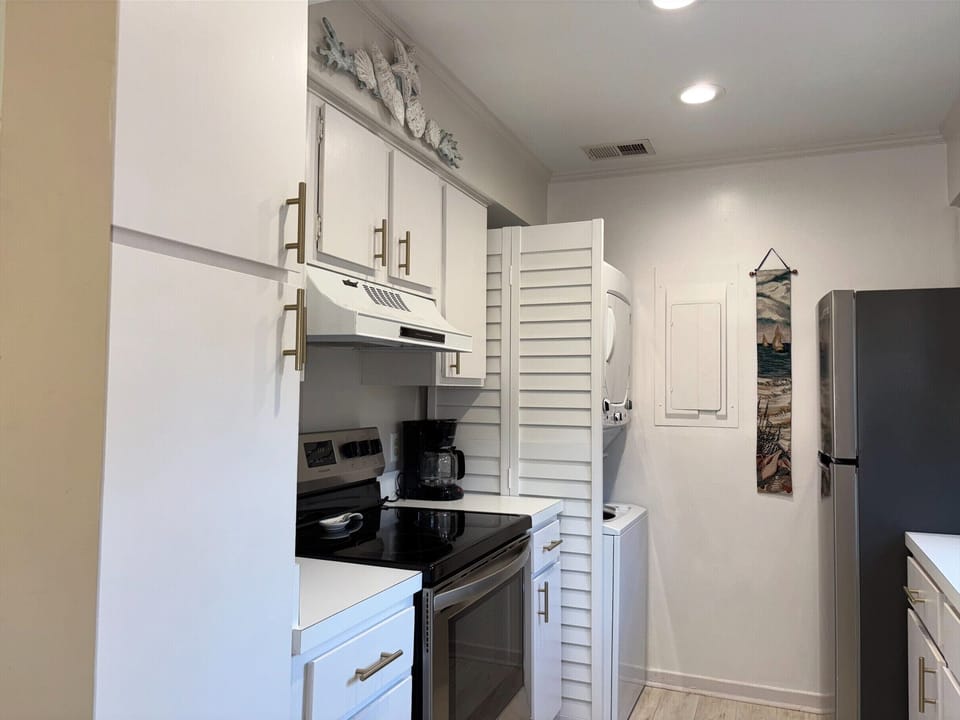 Villa, 1 King Bed with Sofa bed, Kitchen (2411 Lighthouse Tennis) | Private kitchen | Coffee/tea maker, dining table