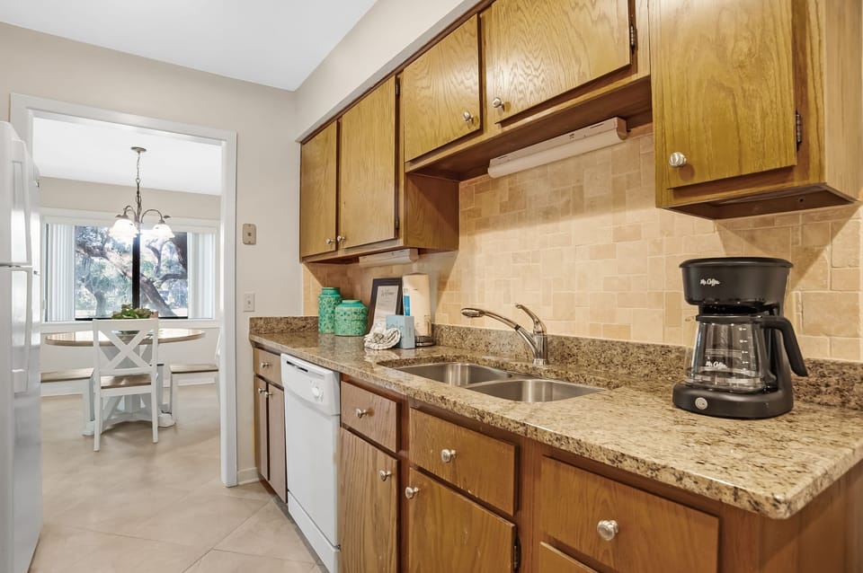 Villa, 1 King Bed with Sofa bed, Kitchen, Garden View (2344 Racquet Club) | Private kitchen | Coffee/tea maker, dining tables
