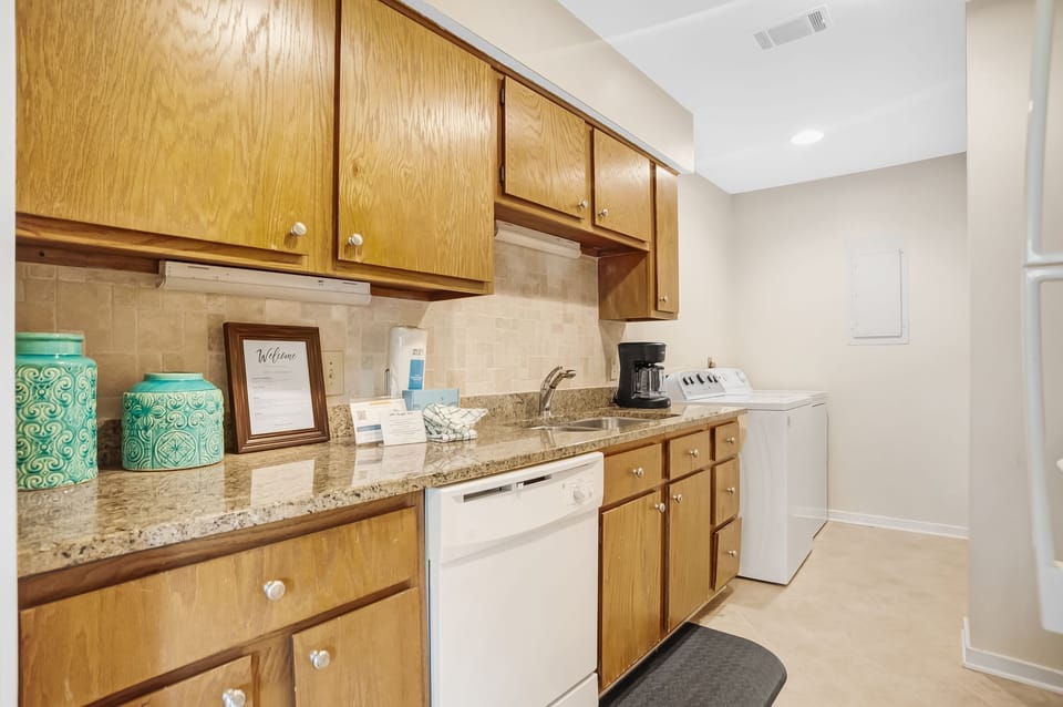 Villa, 1 King Bed with Sofa bed, Kitchen, Garden View (2344 Racquet Club) | Private kitchen | Coffee/tea maker, dining tables