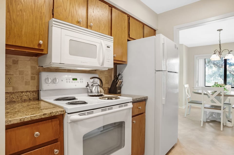 Villa, 1 King Bed with Sofa bed, Kitchen, Garden View (2344 Racquet Club) | Private kitchen | Coffee/tea maker, dining tables