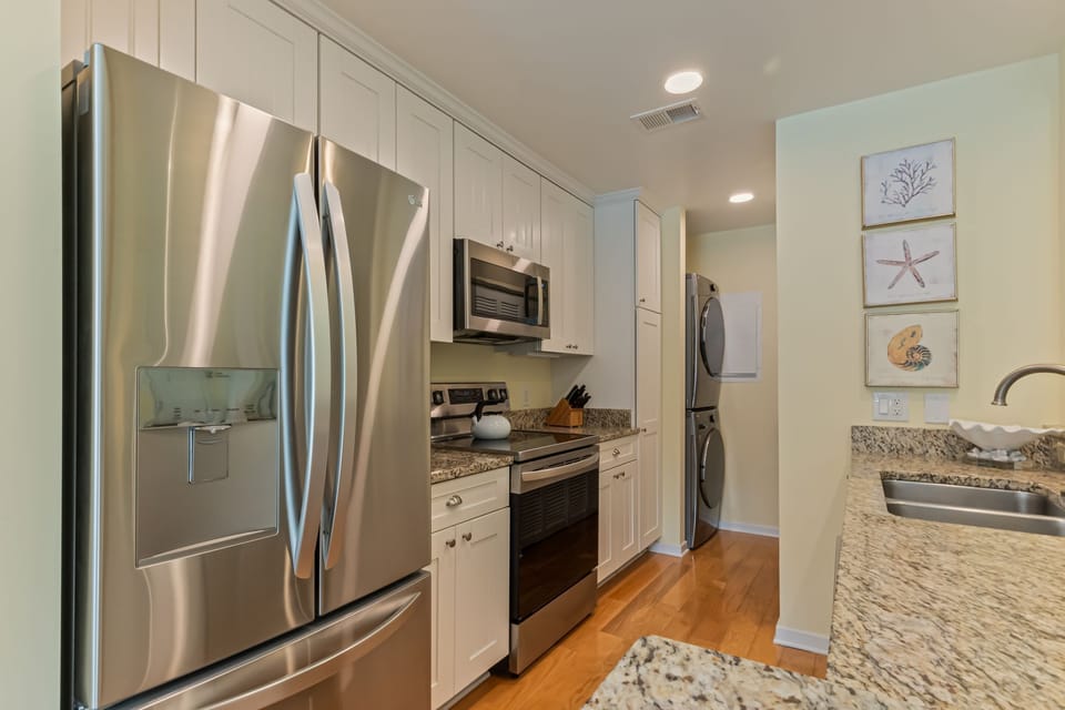 Villa, 1 King Bed with Sofa bed, Kitchen, Garden View (2370 Racquet Club) | Private kitchen | Coffee/tea maker, dining tables