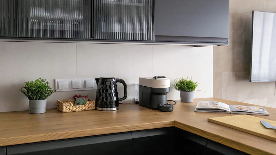 Studio (111) | Private kitchen | Fridge, stovetop, electric kettle, cookware/dishes/utensils