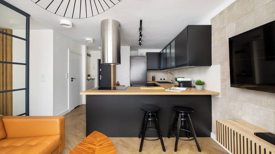 Studio (111) | Private kitchen | Fridge, stovetop, electric kettle, cookware/dishes/utensils