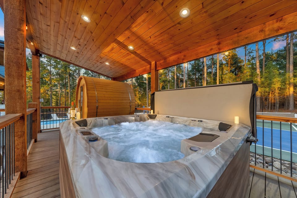 Wellness area: Hot tub + sauna by the pickleball court