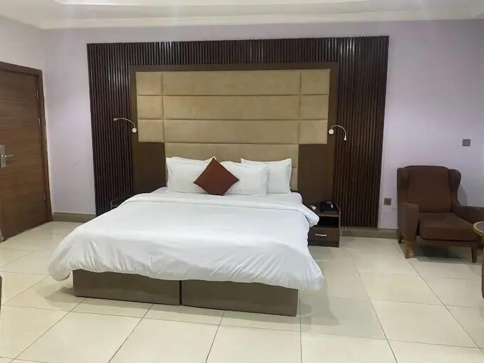 Deluxe Room, Balcony, City View | Desk, laptop workspace, blackout drapes, soundproofing