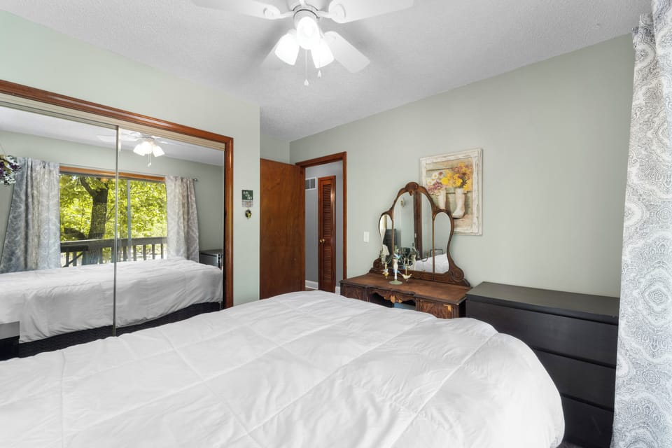 Bedroom 3 - Queen bed