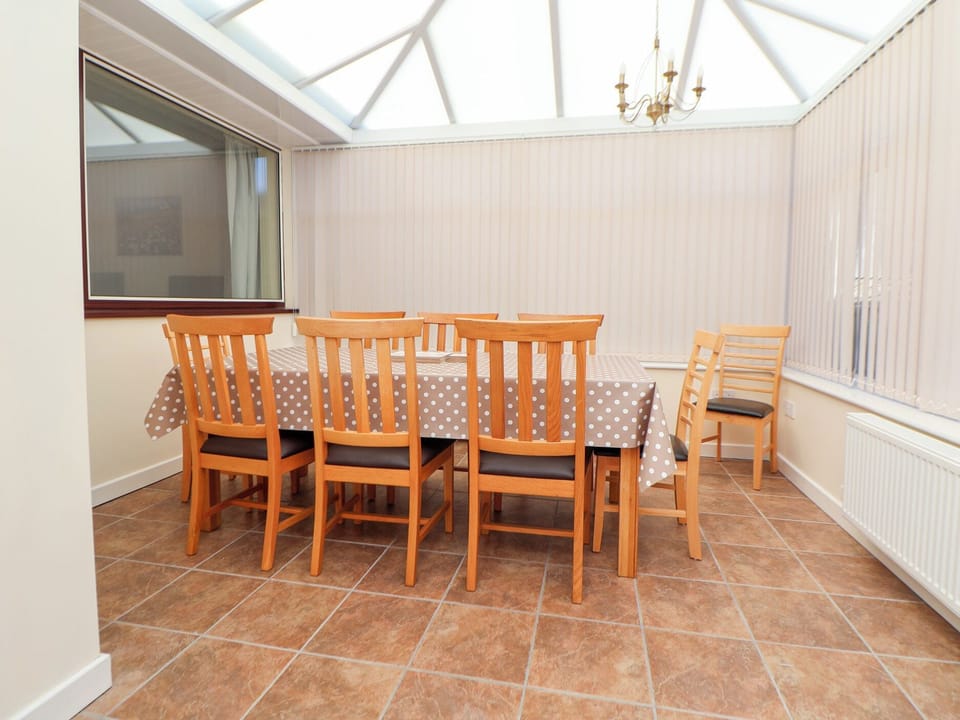 Cottage | Dining