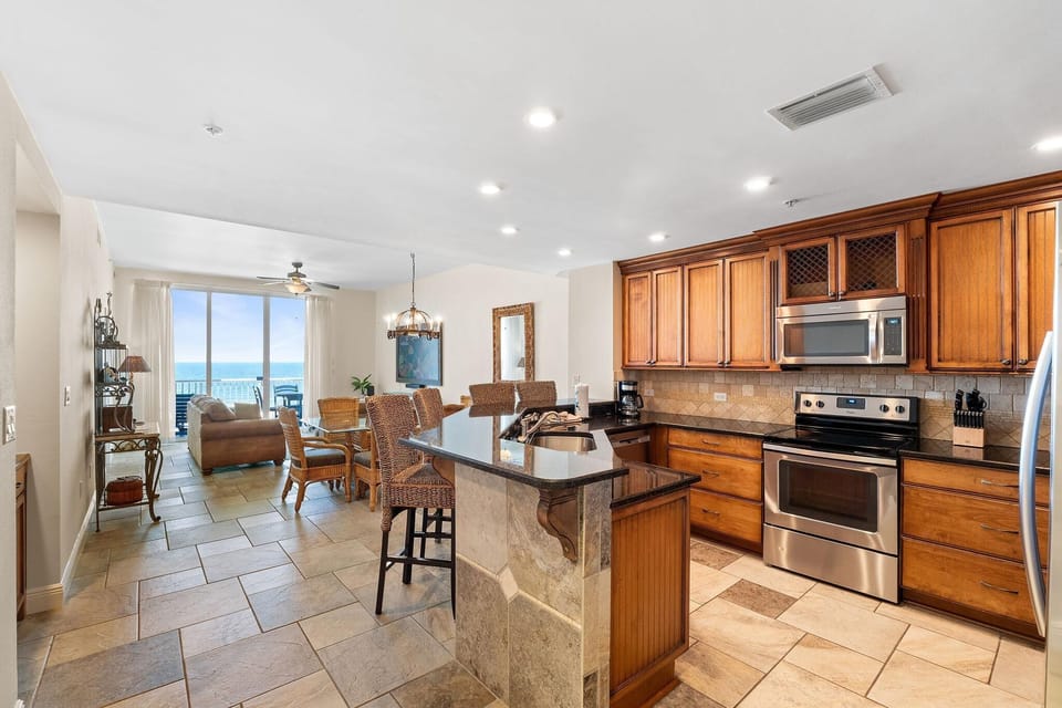 Condo, Multiple Beds (Spanish Key 306) | Private kitchen | Oven, toaster, paper towels