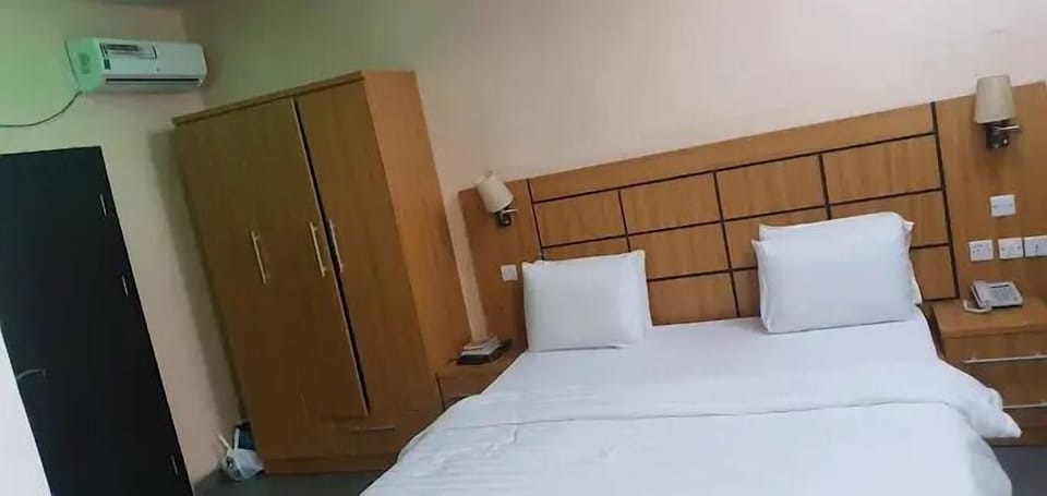 Deluxe Room, Balcony, City View | Desk, laptop workspace, blackout drapes, soundproofing