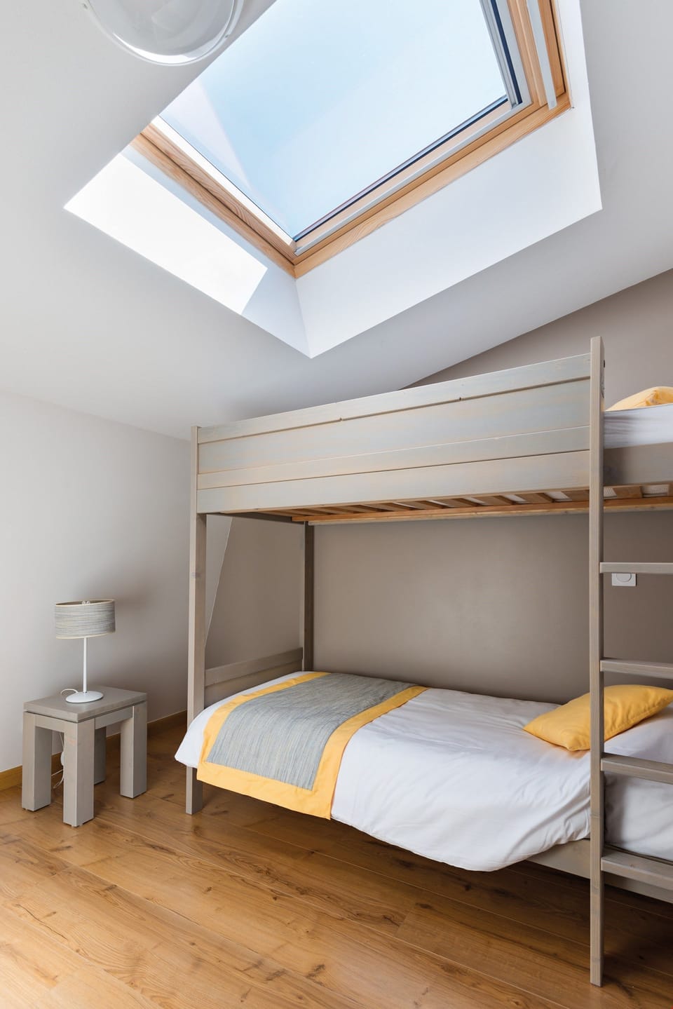 The sleeping alcove contains a Bunk bed.