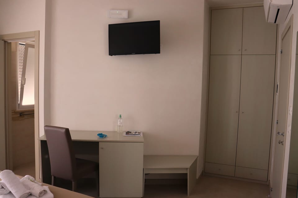 Double or Twin Room, Garden View | Interior