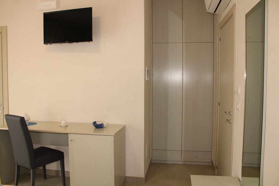 Deluxe Room, Garden View | Interior