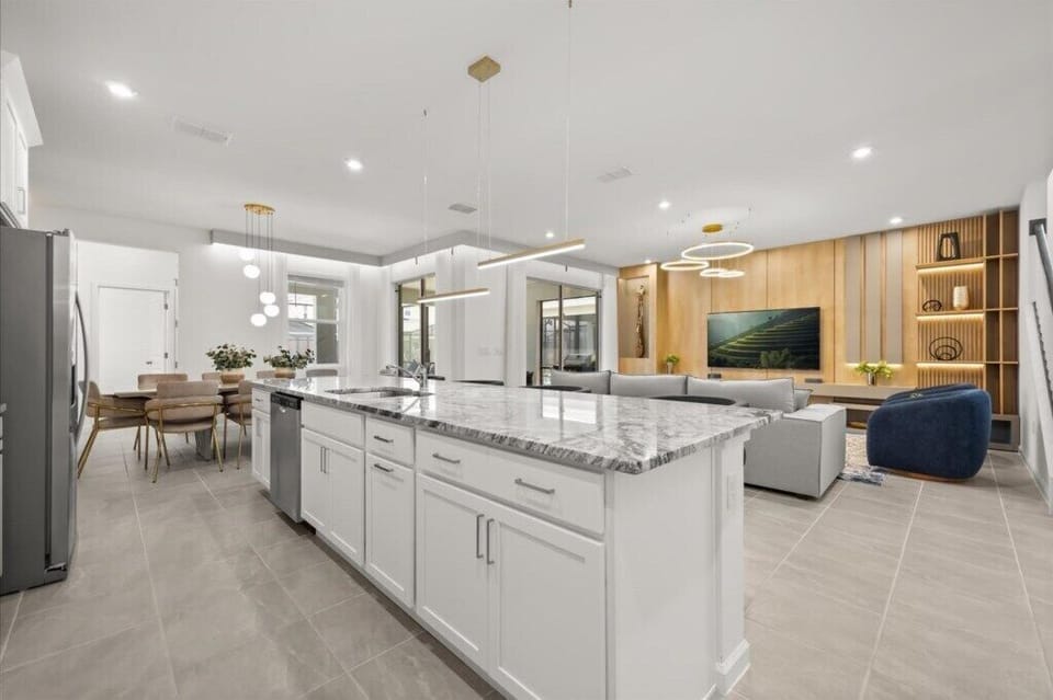 2337SaltyWindsWay(8)