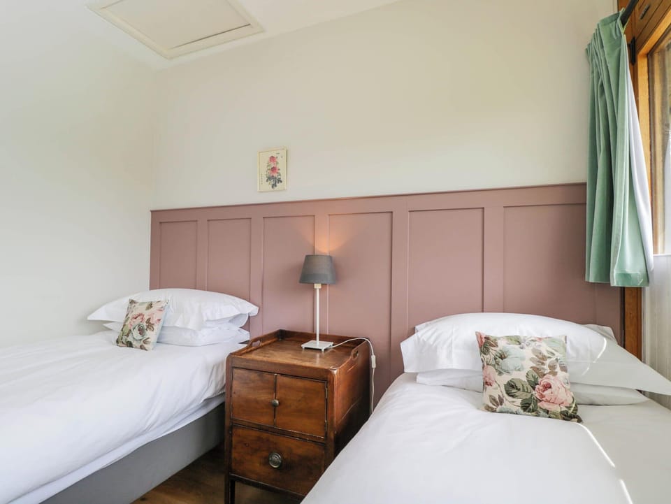 2 bedrooms, individually decorated, individually furnished, free WiFi