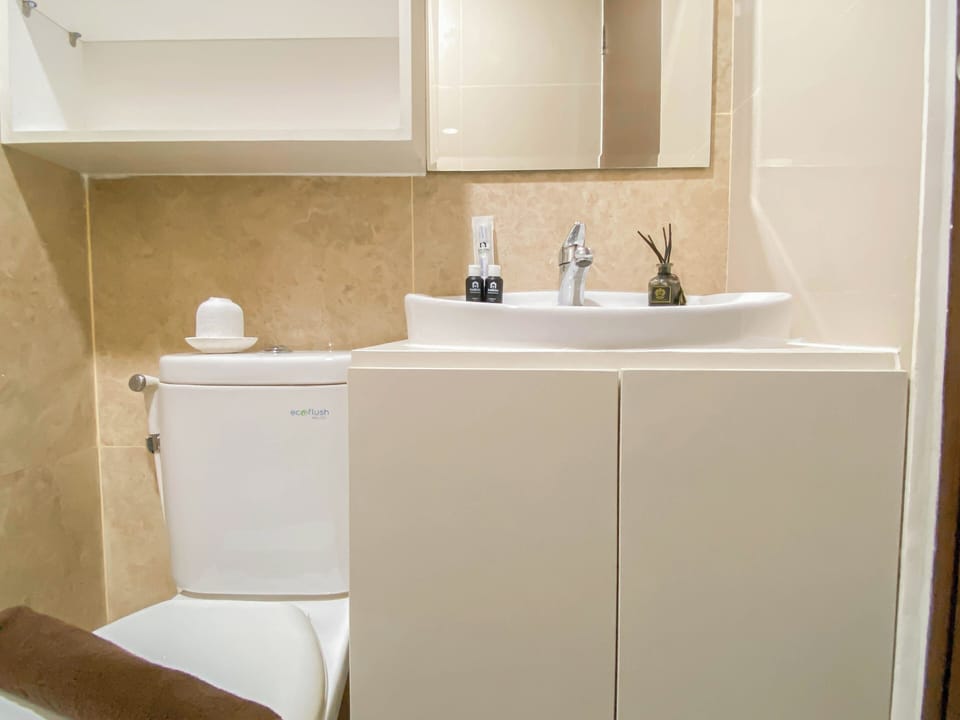 Modern Look 2BR Corner Transpark Cibubur Apartment Apartment in West Java