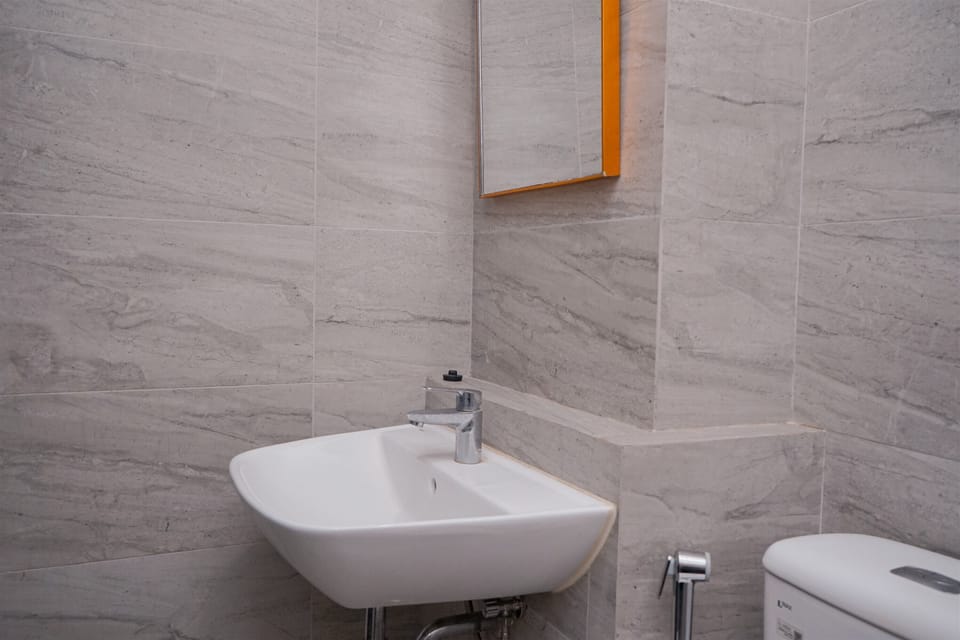 Good Deal and Comfy Studio at Collins Boulevard Apartment Apartment in Indonesia