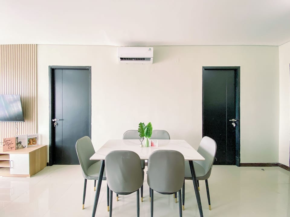 Standard Apartment, 3 Bedrooms (Apartment) | Dining room
