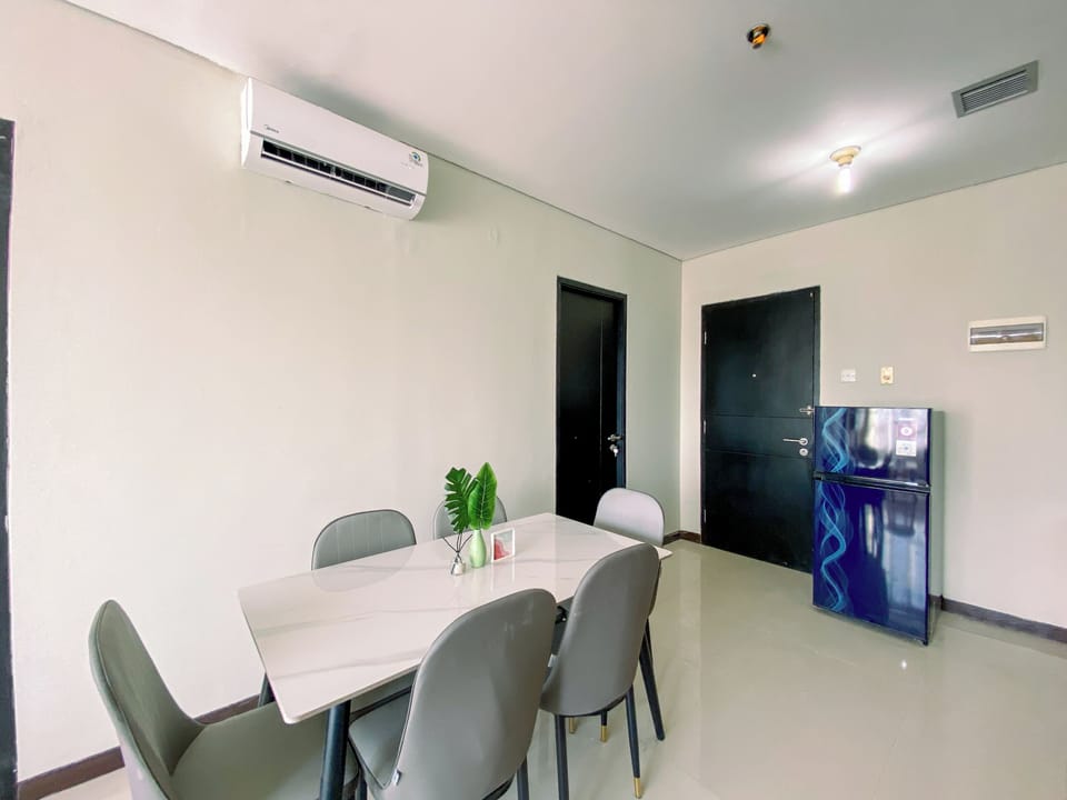 Standard Apartment, 3 Bedrooms (Apartment) | Dining room