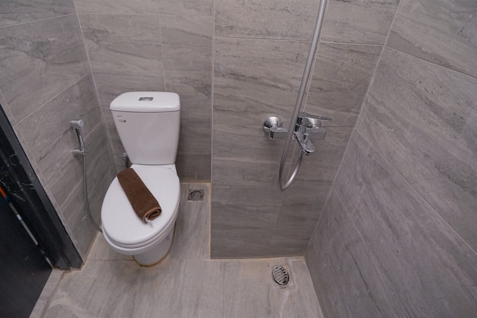 Fully Furnished and Homey Studio Collins Boulevard Apartment Apartment in Indonesia