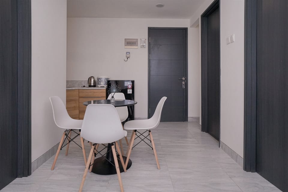 Standard Apartment, 2 Bedrooms (Apartment) | Dining room