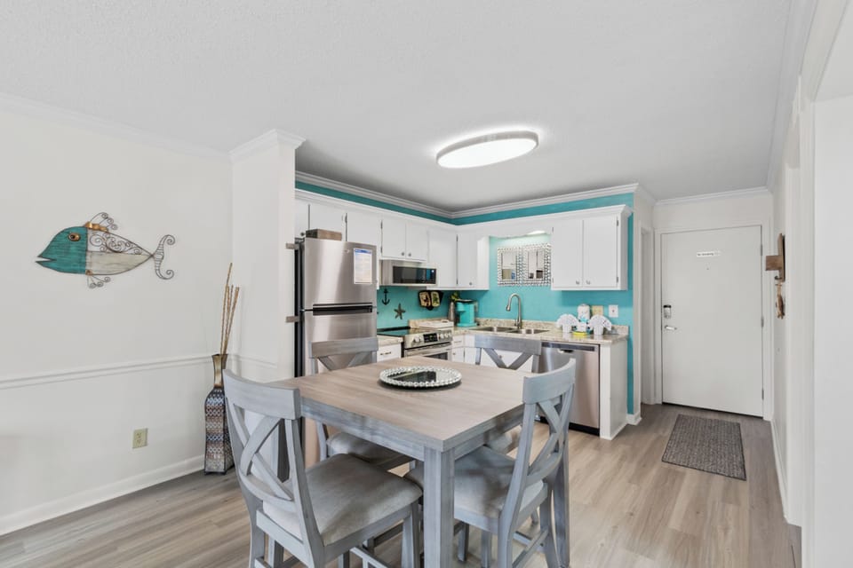 Signature Apartment, 2 Bedrooms, Beachside | In-room dining