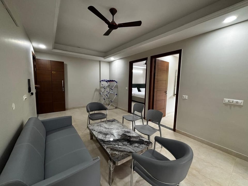 Deluxe Studio, Balcony | Living room | 32-inch LED TV with digital channels