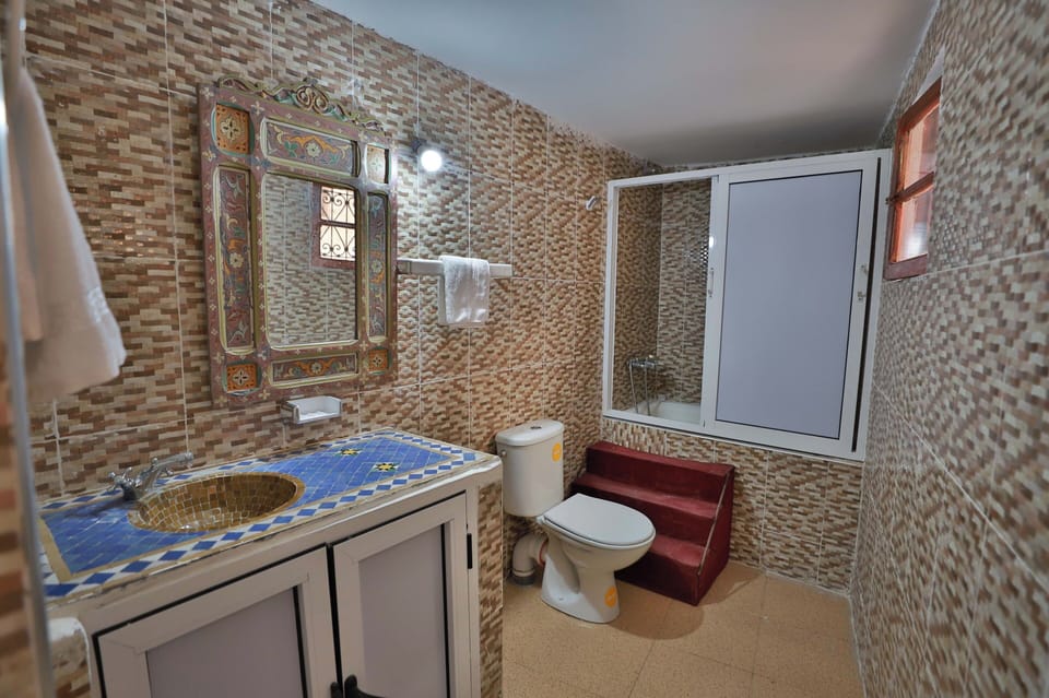 Deluxe Quadruple Room | Bathroom | Shower, bathrobes, slippers, towels