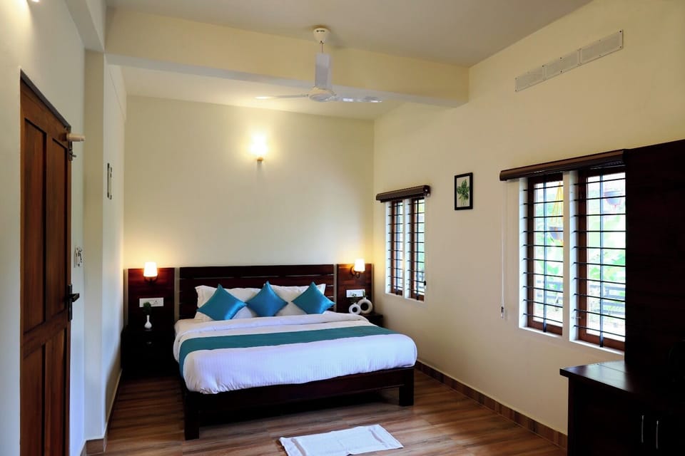 Comfort Double Room | Premium bedding, minibar, desk, laptop workspace