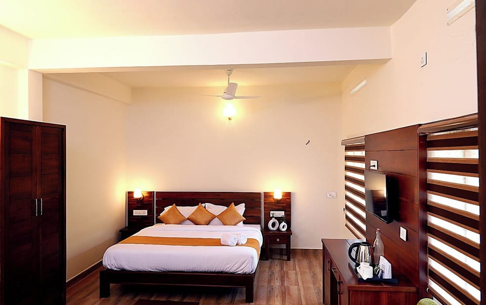 Comfort Double Room | Premium bedding, minibar, desk, laptop workspace