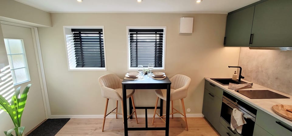 The dining area with mountain view