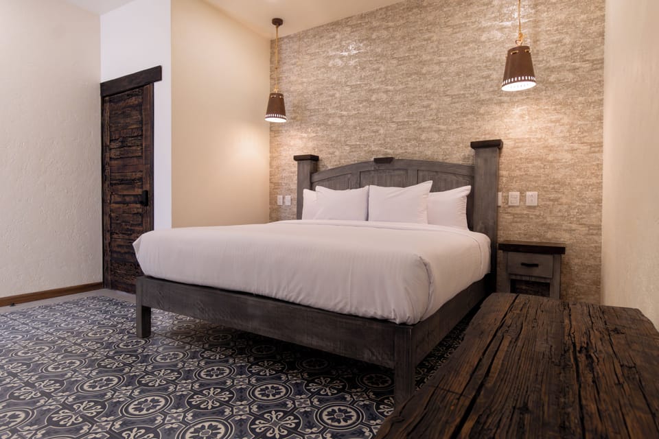 Junior Suite | Premium bedding, in-room safe, free WiFi, bed sheets